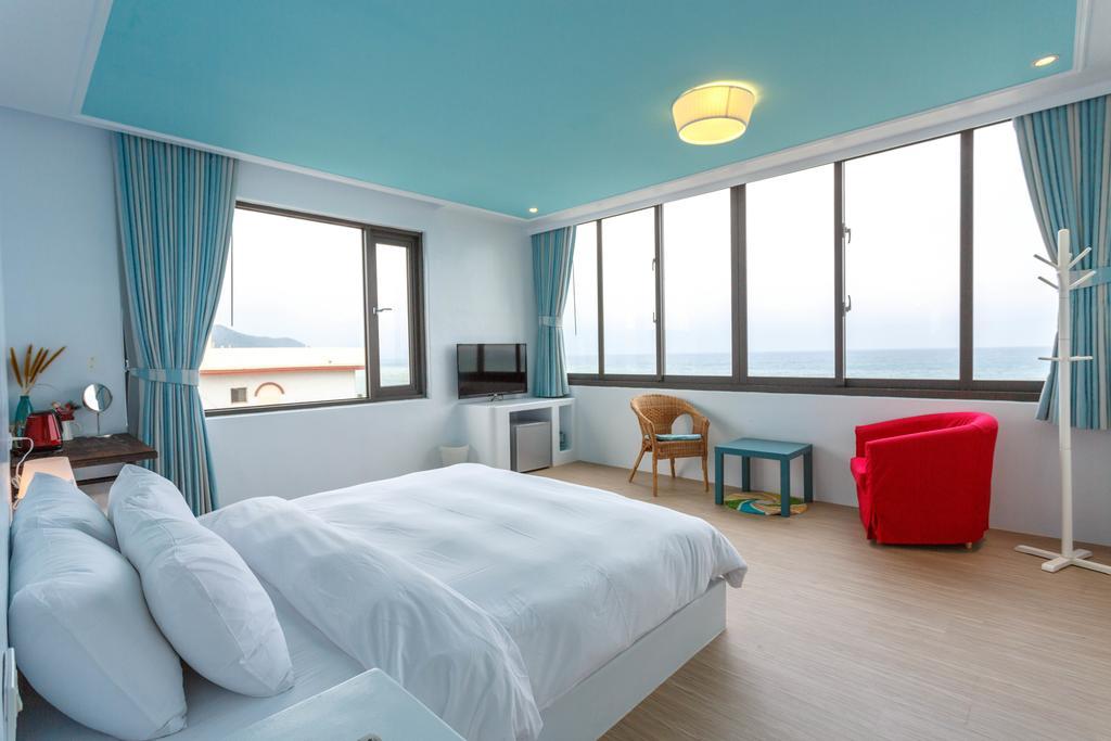 Sea Shore Hotel Manzhou Exterior photo